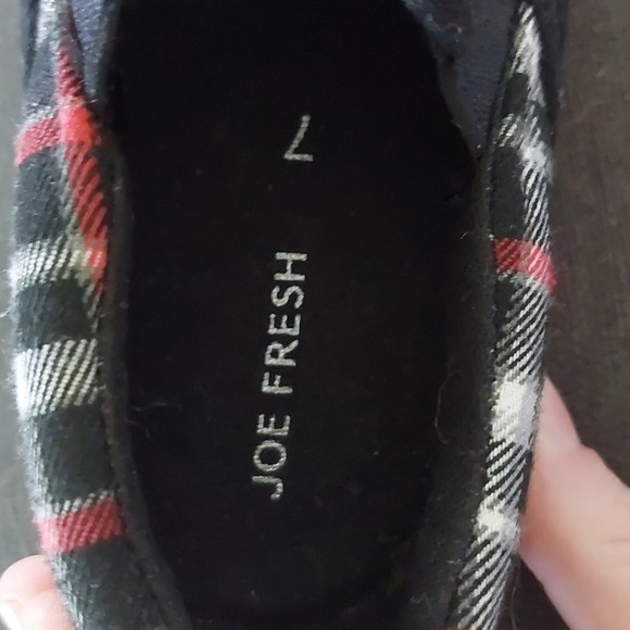 Toddler Slip on shoes - Black and Red Plaid, Size 7 - Picture 4 of 4